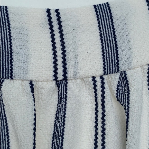 🔥NWOT Charming Charlie’s Cold Shoulder Top Size M - Picture 4 of 8